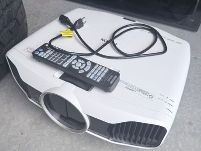 Epson PowerLite Home Cinema 5030UB 1080p 3LCD Home Theater Projector + Remote