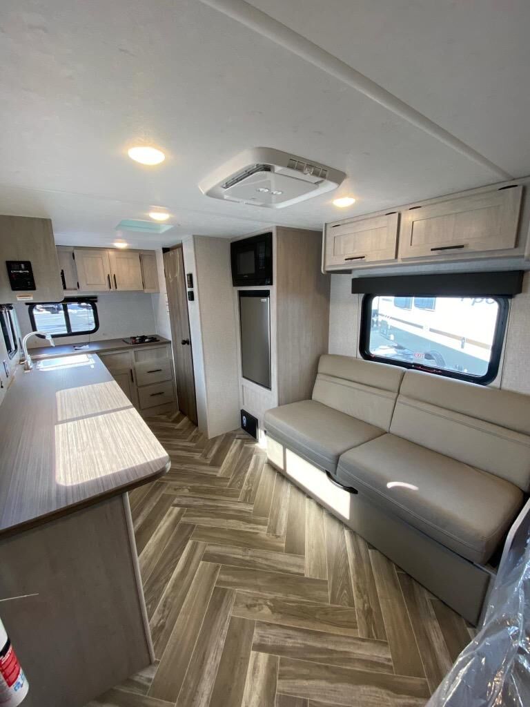 New 2025 CrossRoads RV Zinger Lite Rear Kitchen Layout, Sleeps 3, Easy Tow (18RK)