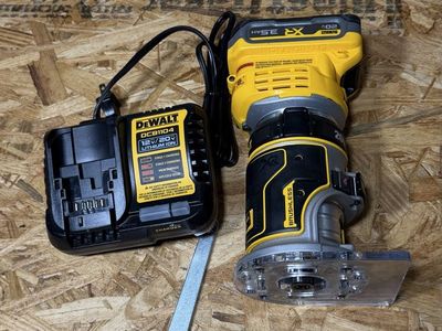 Router Dewalt with battery and charger