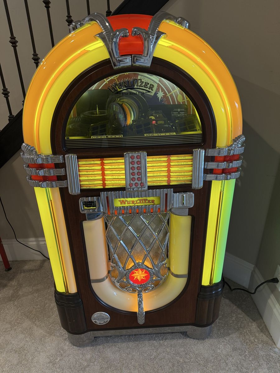WURLITZER JUKEBOX WITH CD’s