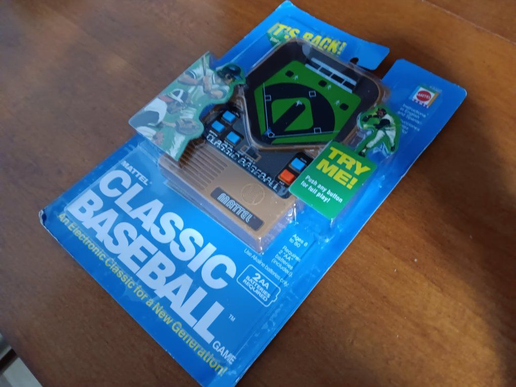 2001 Mattel Classic Baseball Electronic Game - NEW