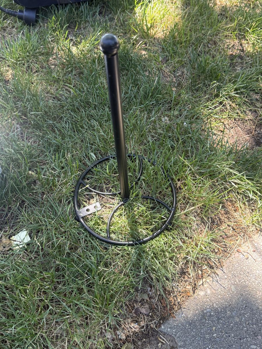 Black metal paper towel stand