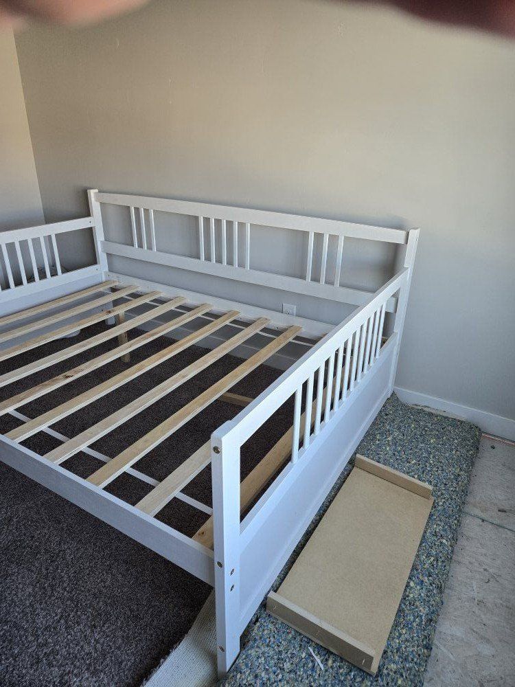 Full Size Day Bed