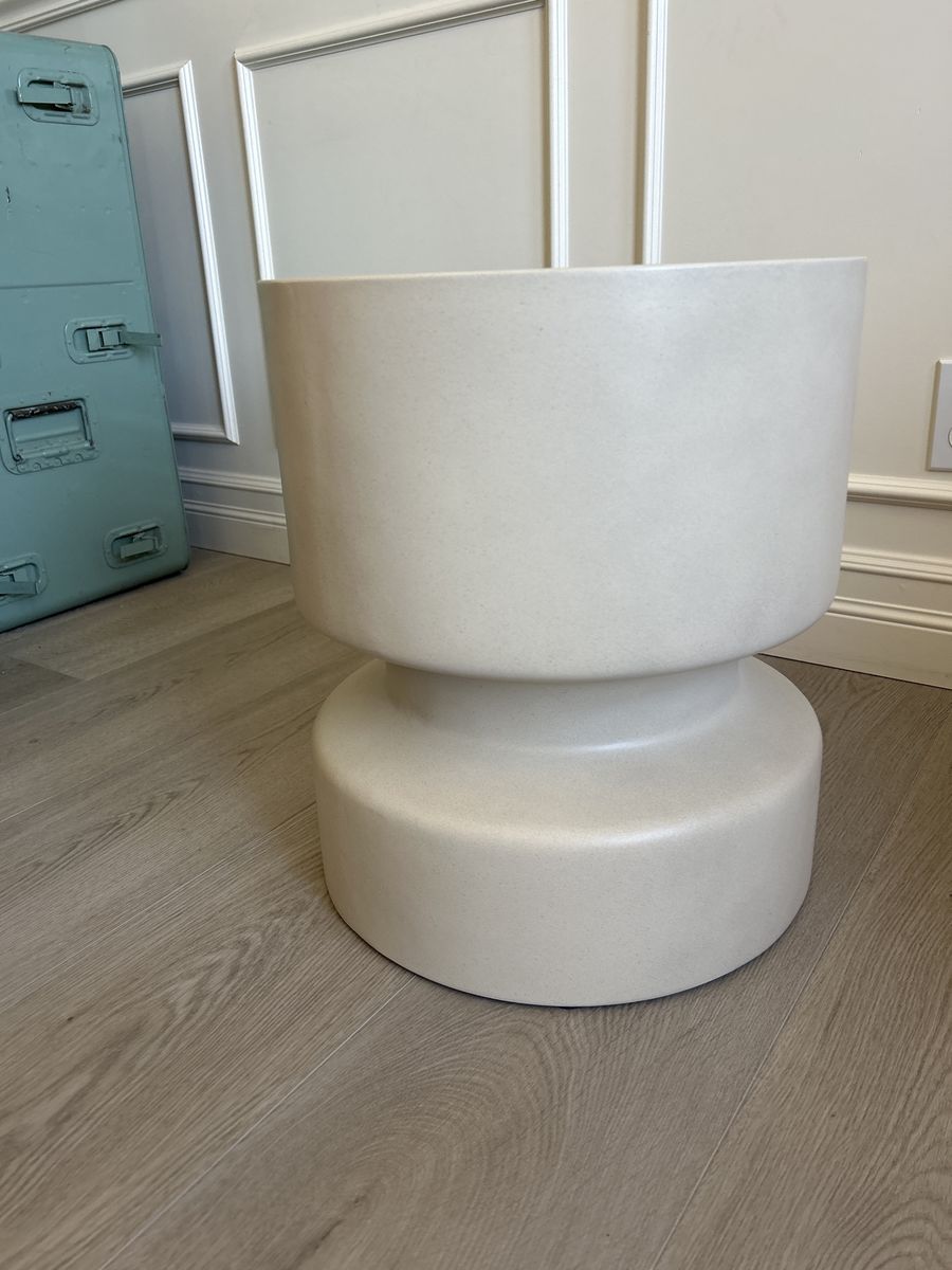 4 hands Nahla concrete patio side table NEW