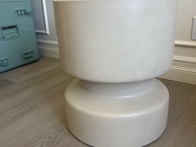 4 hands Nahla concrete patio side table NEW