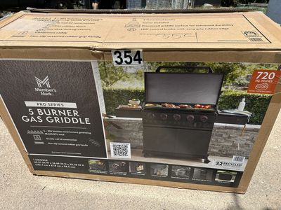 Member's Mark Pro Series 5-Burner Gas Griddle - 720 Sq. In. Cooking Area, New in Box