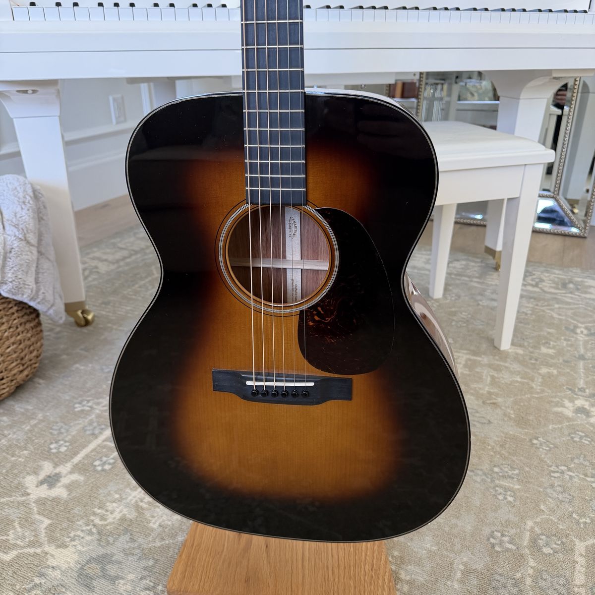 Martin Custom Shop 0000 w/ sinker mahogany, adi top. Mint!