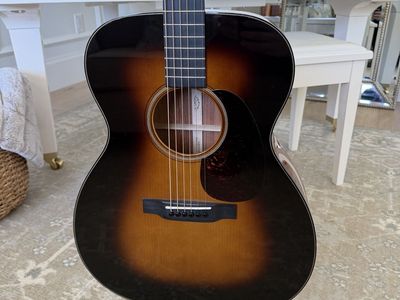 Martin Custom Shop 0000 w/ sinker mahogany, adi top. Mint!