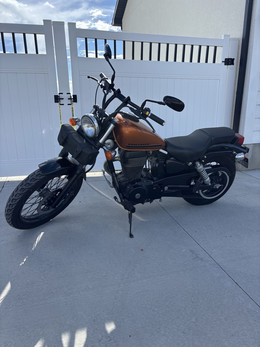 Suzuki Boulevard S40 Cruiser Motorcycle - Orange/Black