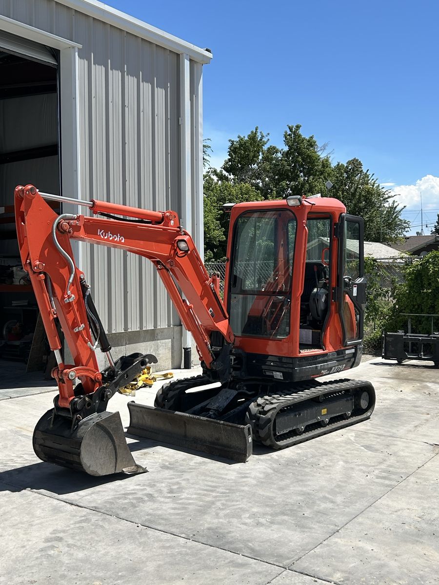mini excavator Kubota kx71 for rent
