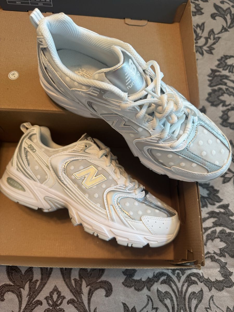 NIB Unisex New Balance 530
