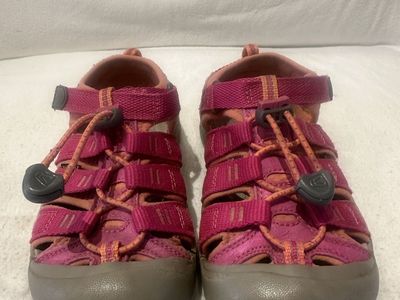 Keen toddler size 13, hot pink/peach trim washable, hiking sandals
