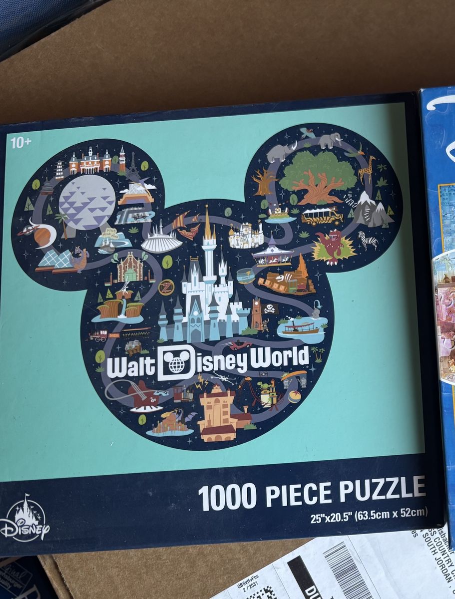 Disney Walt Disney World Mickey Mouse Shaped 1000 Piece Jigsaw Puzzle 25"x20.5"