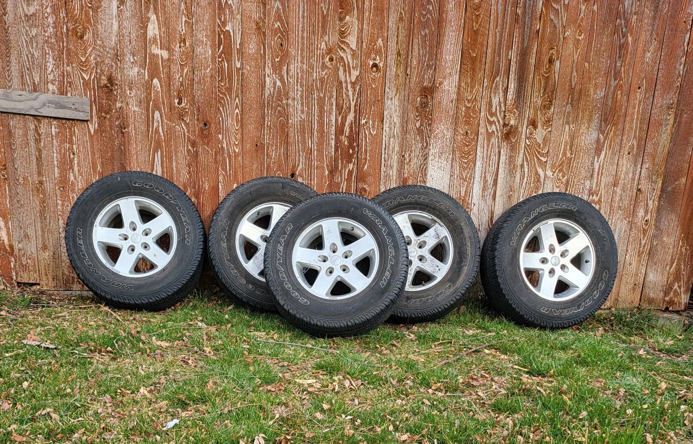 Jeep Wrangler JK Factory Wheels & Tires – Set of 5