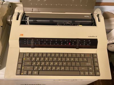 Working Triumph-Adler Typewriter (daisy wheel)