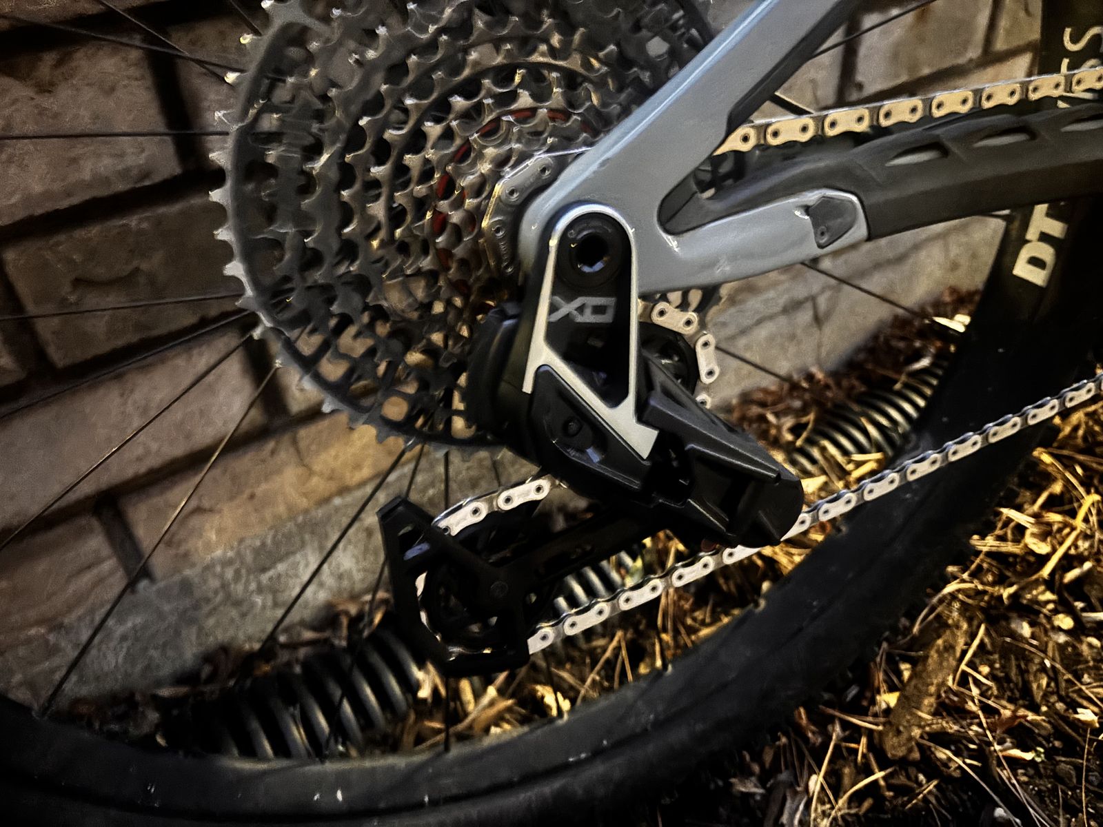 2023 Pivot Shuttle SL