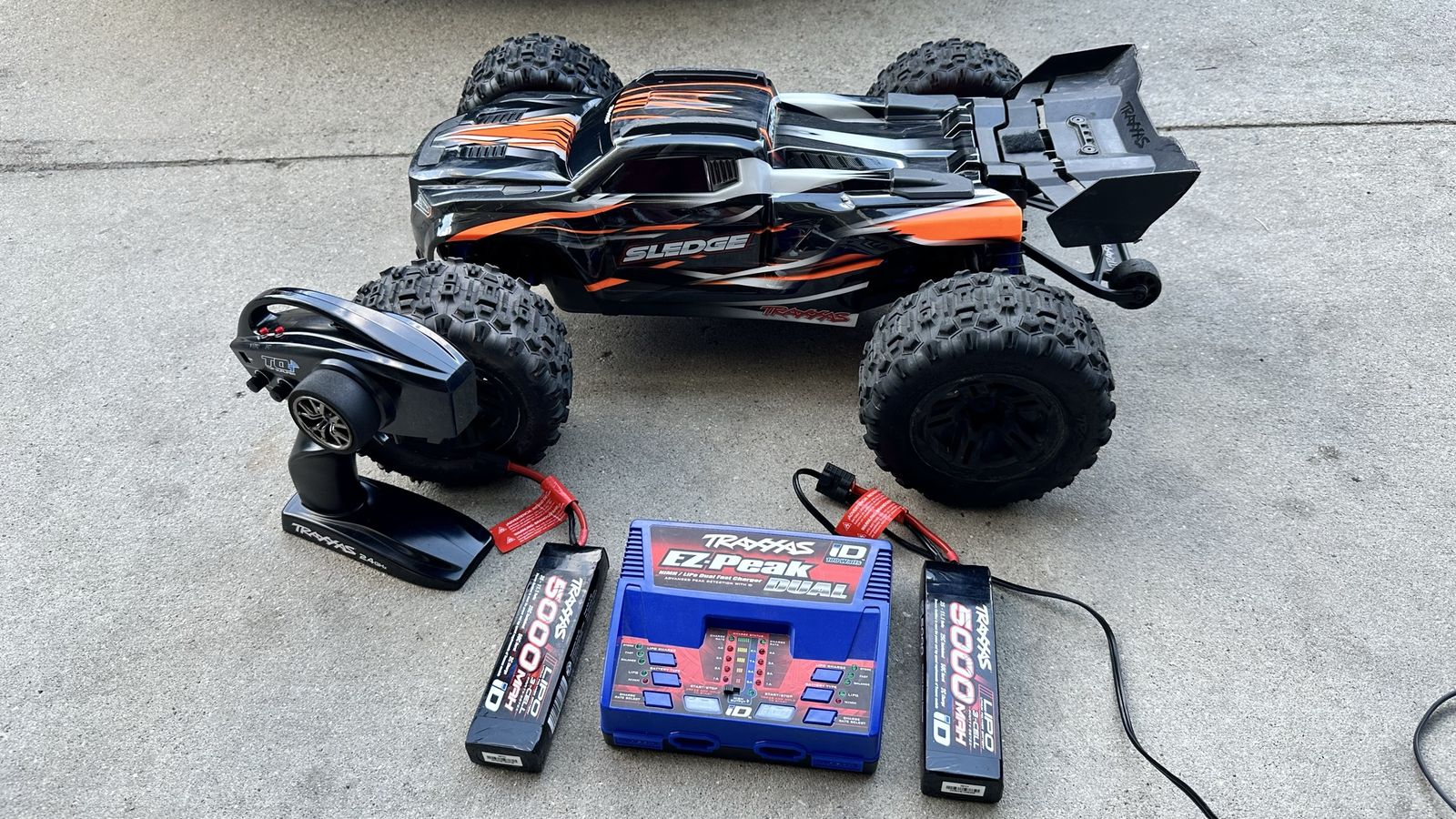 Traxxas Sledge 1/8 Scale 4X4 6S Brushless With Batteries And Charger RTR