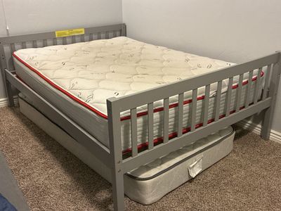 Gray Wooden Daybed with Trundle and Mattresses size queen.