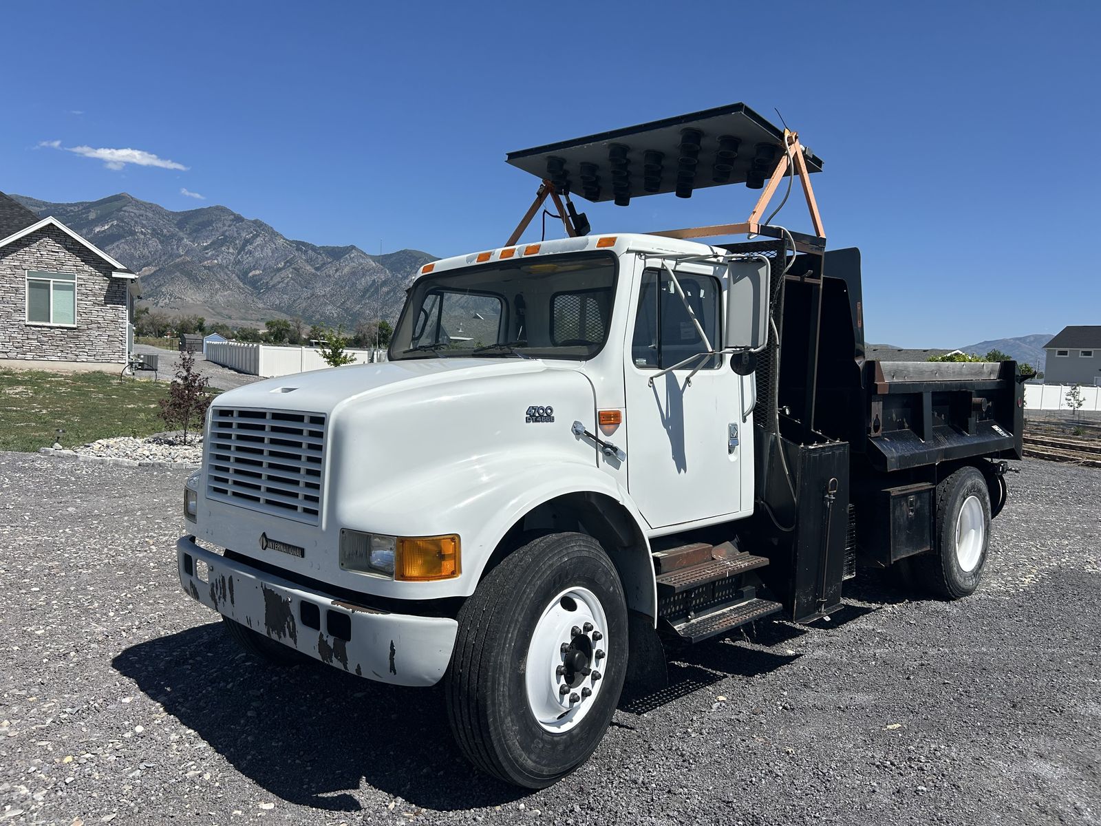 2000 International 4700 Dump Truck