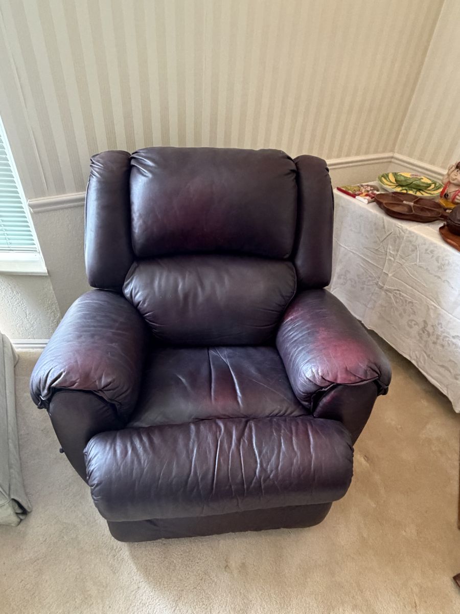 Burgundy Leather Swivel Rocking manual Recliner $150 cash/venmo in Provo