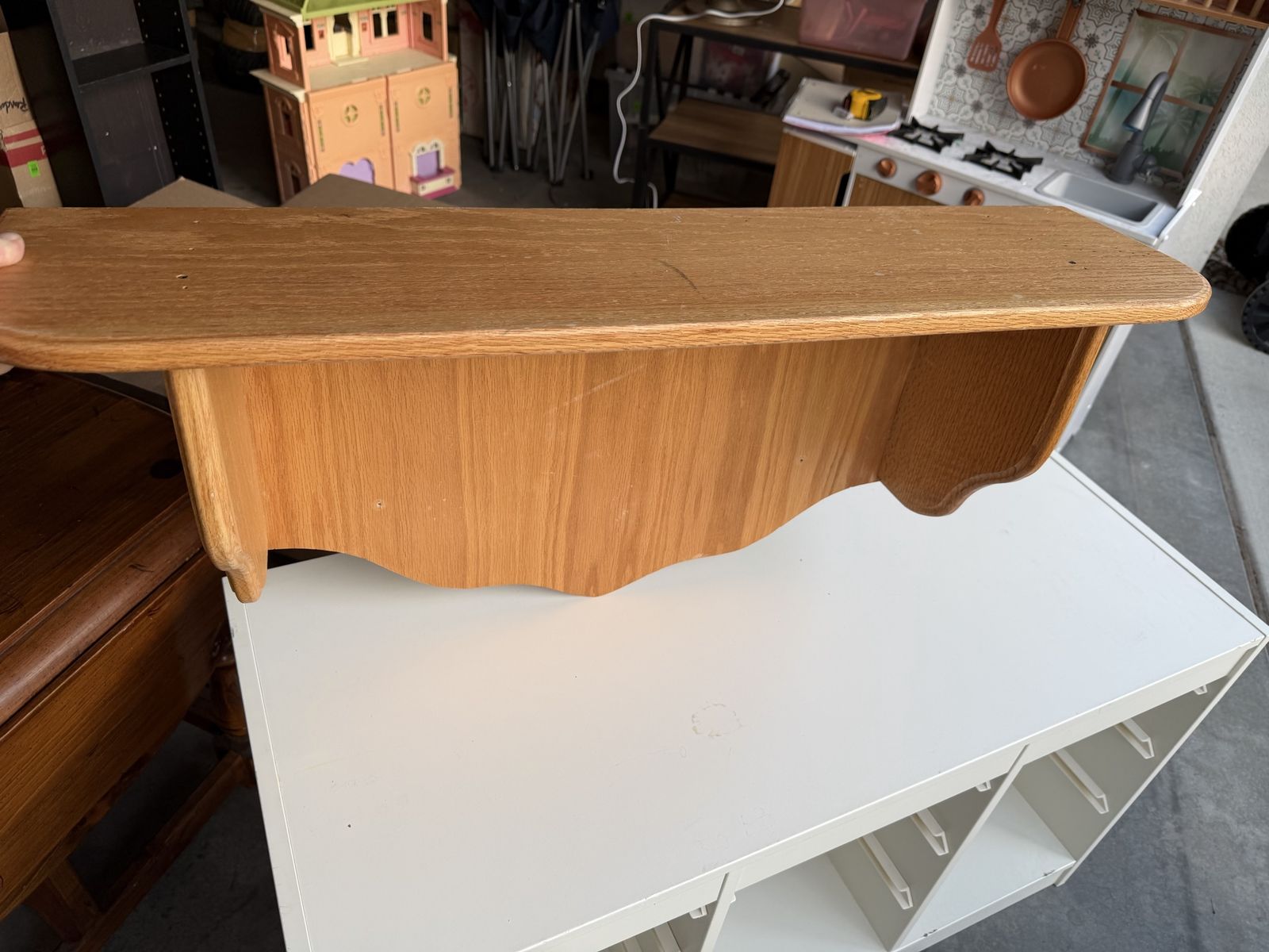 vintage wood hanging wall shelf with a scalloped edge and a plate groove