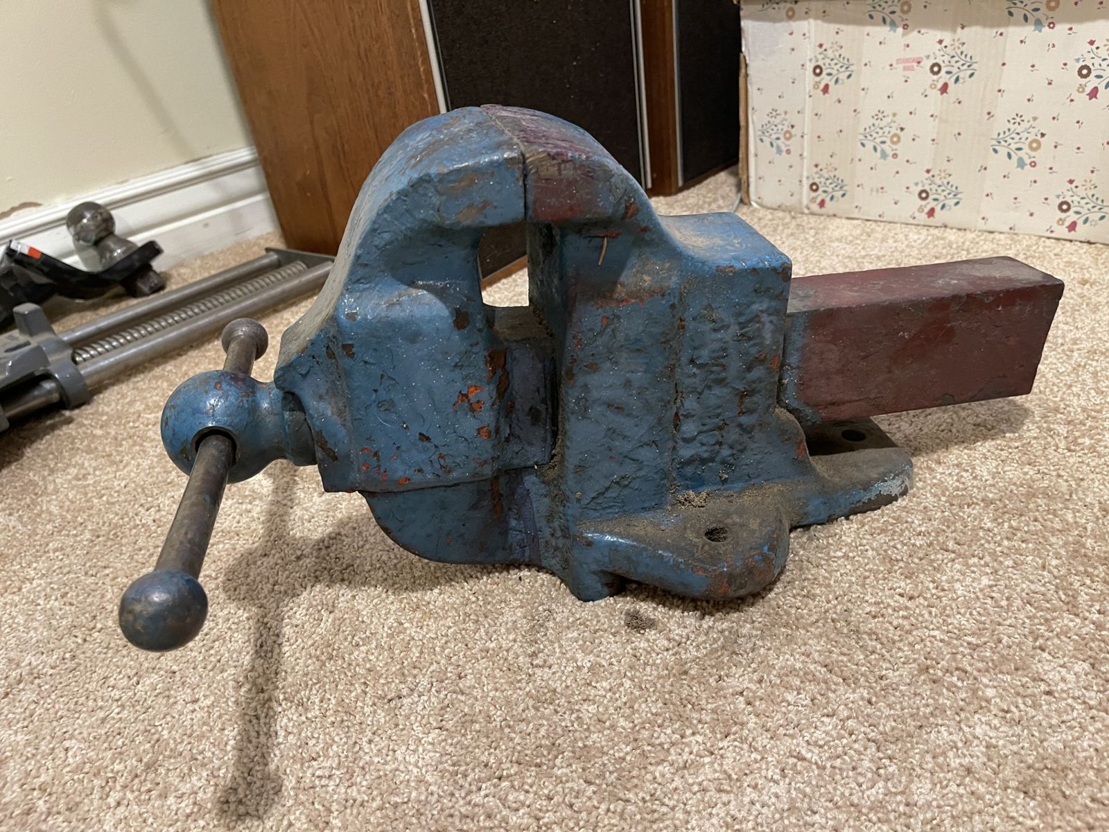 Heavy duty steel vise