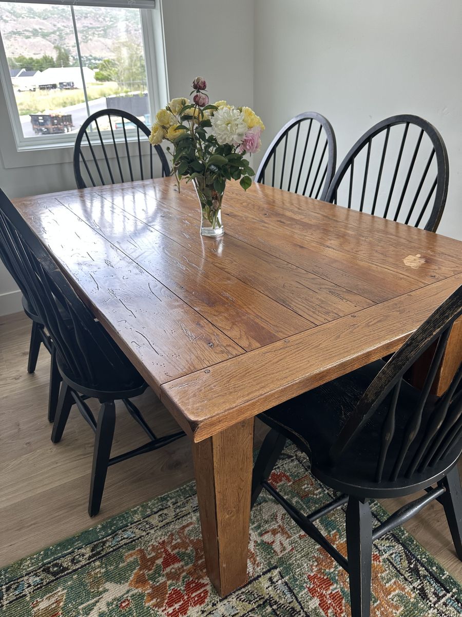 Broyhill Attic Heirlooms Extendable Table and 6 Chairs