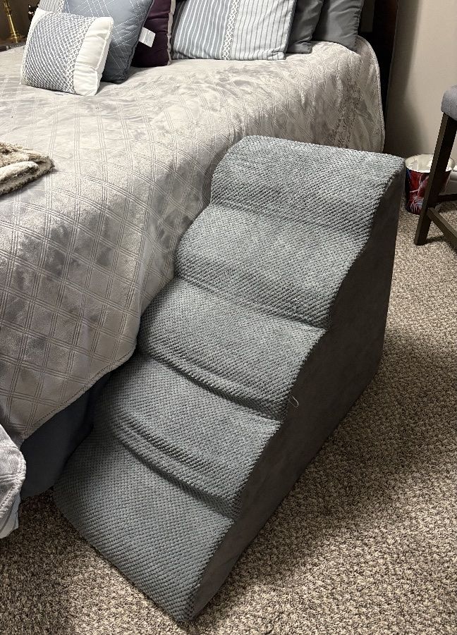 Curved Foam Doggy Steps