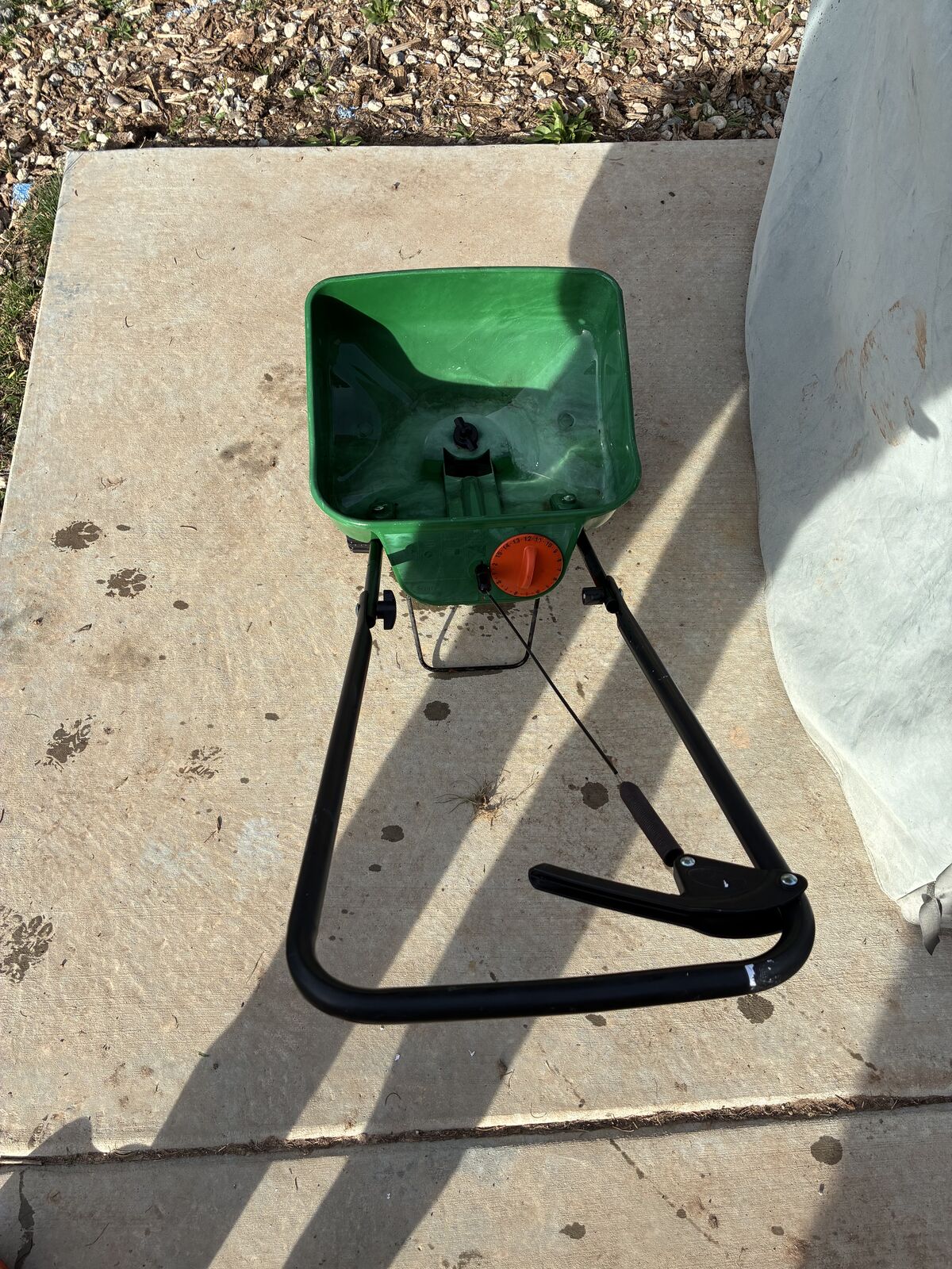 Scotts Spreader Grass Seed Salt Fertilizer