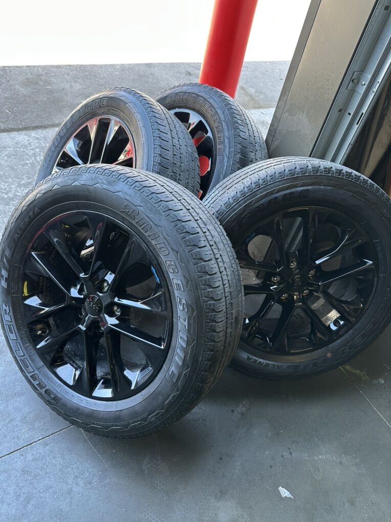 2022 Jeep Gladiator mojave wheels & 275/55r20's