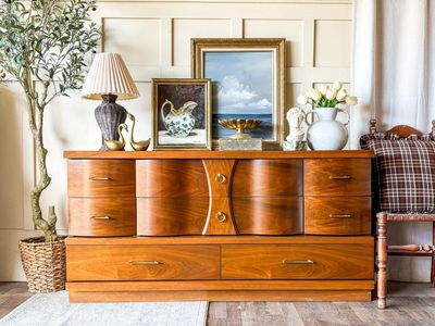 *FREE DELIVERY* Vintage MCM Basset Walnut Dresser