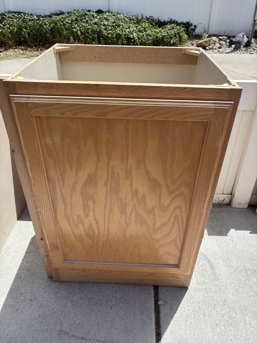 Kitchen sink base cabinet