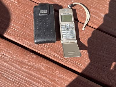 Vintage Samsung Flip Phone (SGH-R225) with Leather Case - Early 2000s Cellular Device