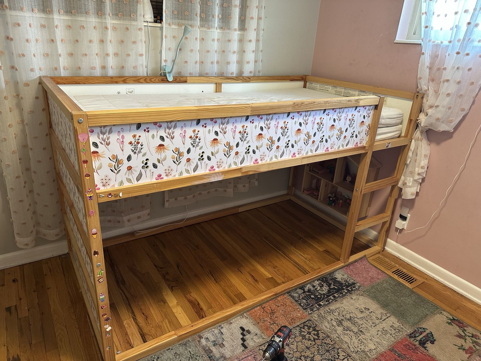 Kids raised bed