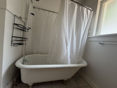 Clawfoot tub 67 inches