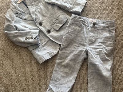 BOYS 18mo Dress Suit- pants + coat set
