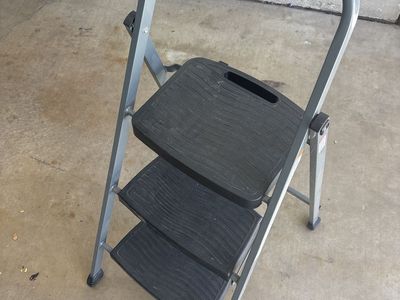 Rubbermaid Gray 3-Step Folding Plastic Step Stool with 225 lbs. Load Capacity