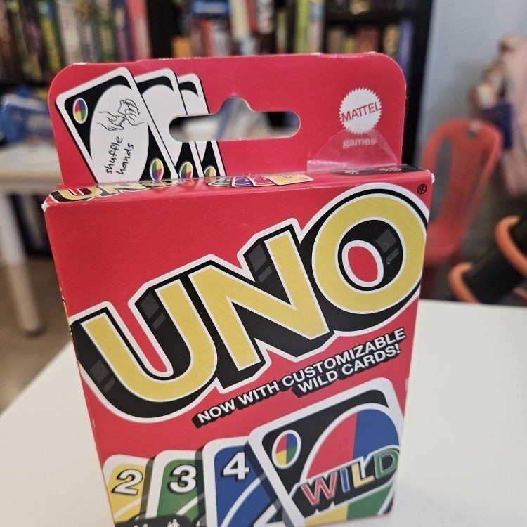 NEW Mattel UNO Card Game with Customizable Wild Cards - Classic Family Fun