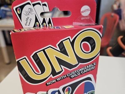 NEW Mattel UNO Card Game with Customizable Wild Cards - Classic Family Fun