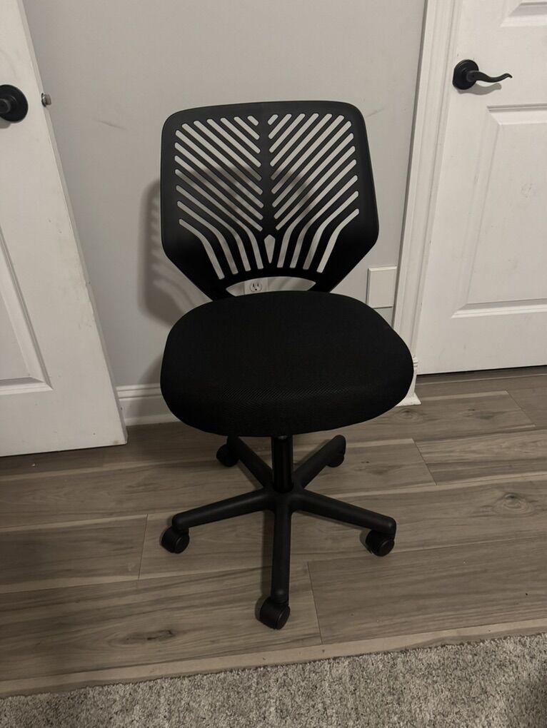 Black Adjustable Swivel Office Chair