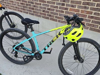 Trek Marlin 5 Mountain Bike - Size M/L - with matching helmet