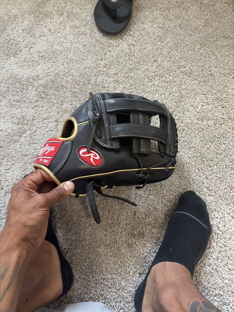 Softball glove