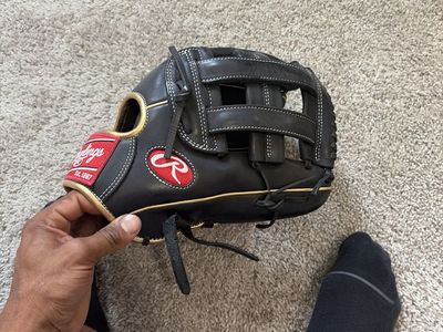 Softball glove