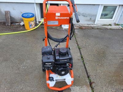 Husqvarna 3200 PSI Pressure Washer with Idle Down Like New
