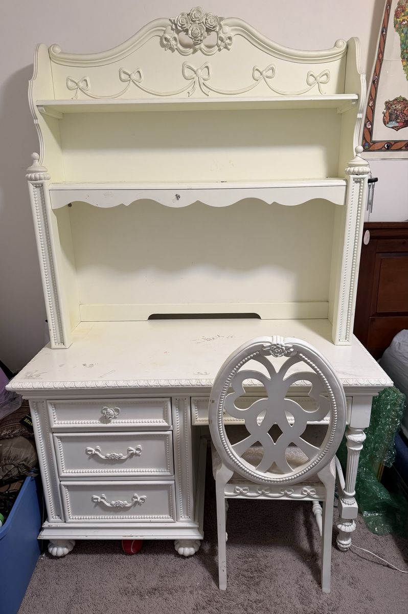 Disney Collection White Desk with Hutch - 48"W x 24"D x 29"H (Desk)