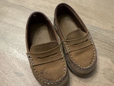 Boys brown leather Zara loafers, size 22