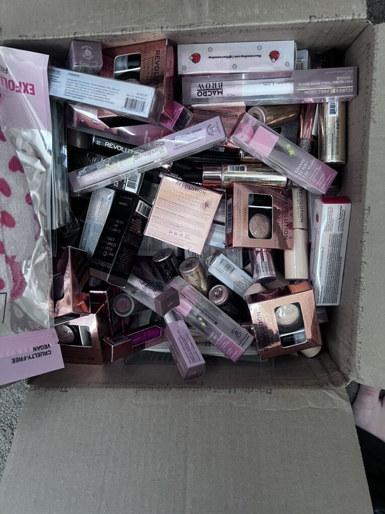 Makeup - Choose 6 Pcs For $10