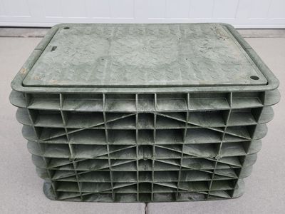 HUBBELL POWER SYSTEMS PENCELL BOX ENCLOSURE GREEN OBOVE & UNDERGROUND ELECTRICIAN WELL MADE
