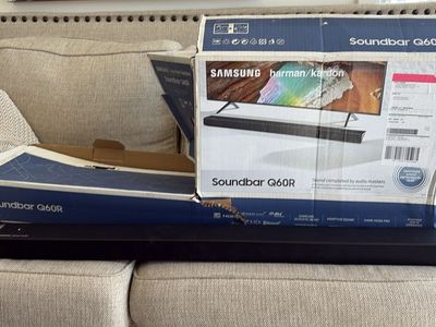 Samsung soundbar q60r new in box.