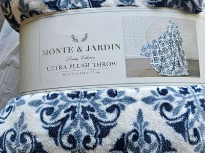 THROW BLANKET
